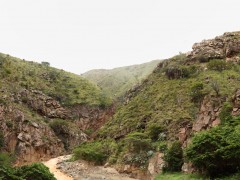Cañon rocoso del río Umpalá en la ruta a Barichara
