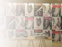 In this exhibition, which brings together in achronological fashion the works of Fredi Casco spanning the past fifteen years, it is always a matter of distance, or rather of movement, and of taking a stand.