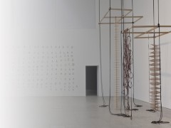 15.10/2014 - 11.01/2015
Museu Coleção Berardo, Lisboa

There is no such thing as a real story. Stories are not lived, they are told; to paraphrase American historian Hayden White, a real story is an oxymoron. Likewise, history is a problem, not a puzzle whose pieces only need proper grouping.