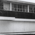 Adriana Siqueiros frente a la Casa