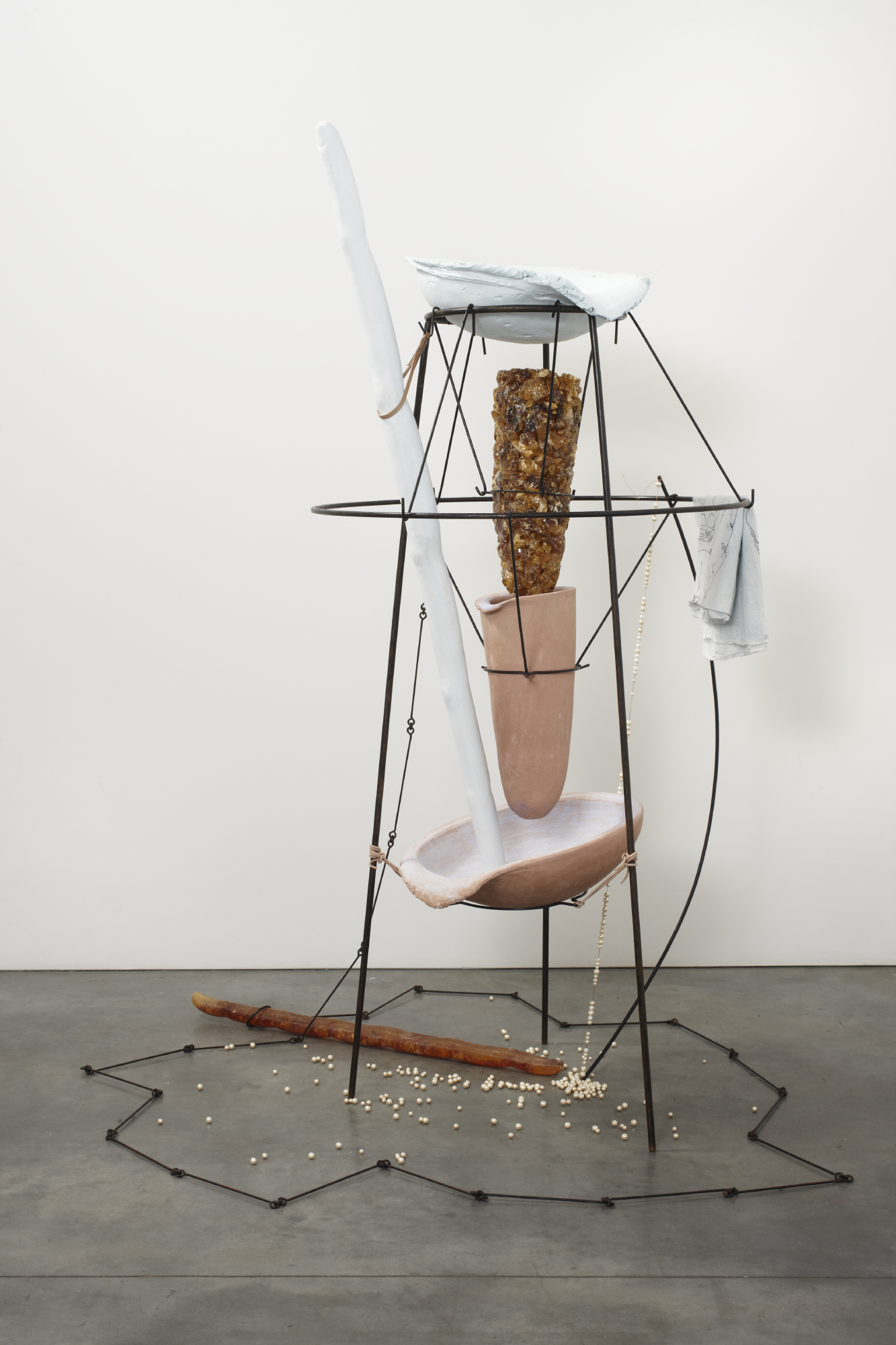 Tunga The Bather, 2014 Iron, steel, resin, ceramics, plaster, and cotton paper 220 x 150 x 150 cm © Tunga, Courtesy of the artist and Luhring Augustine, New York