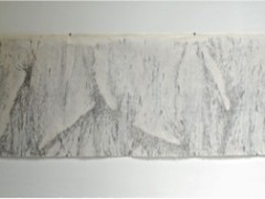 Dibujo táctil para ser creciente, carbón sobre tres capas de papel traslucido de 510 x 120 c.m, 2009