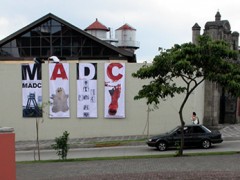 El Museo de Arte y Diseño Contemporáneo de Costa Rica, fue  fun­dado en 1994. Parte del complejo de la antigua Fábrica Nacional de  Licores, se convierte en un espacio para potenciar la  investigación, conservación y visibilización de las tendencias más  recientes y dinámicas del arte y el diseño contemporáneos. Desde sus  inicios, su proyección abarca la región centroame­ricana y del Caribe,  así como sus vínculos con el ámbito latinoamericano e internacional.