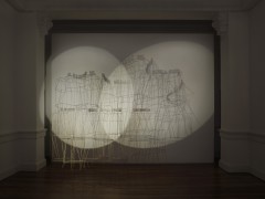 El sonido del árbol caído - Claudia Fontes - Montaña (El momento del derrumbe revela puntos claves de la construcción), 2009-2011