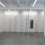 Jorge Pedro Núñez, Urbanización los Helechos, 2011, cinco esculturas metálicas y esmalte. Medidas variables.