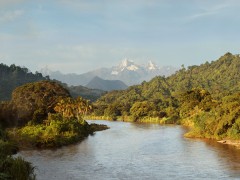 Amanecer en la Sierra Nevada de Santa Marta vista desde el río Palomino