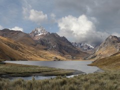 Tormenta aproximándose a la laguna Querococha desde el oriente