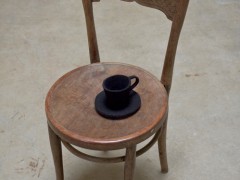 tea-cup-finds-a-chair-johanna-unzueta-artesur