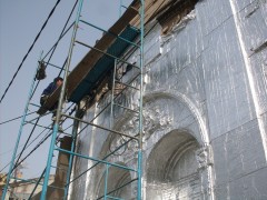 Fachada cubierta con membrana asfáltica aluminizada