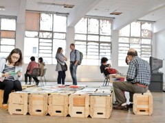 The Instituto Cultural Israelita Brasileiro, (Israeli Brazilian Cultural Institute), known as Casa do Povo (People's House), is born as a " living monument ". Founded by Eastern European Jews, in memory of those who died