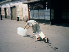 Francis Alÿs, Paradox of praxis (Sometimes doing somethings leads to nothings) 1997, photographic documentation of an action,  Courtesy of the artist, Photo Henrique Huerta