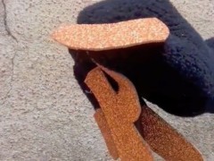 « M’intéressant à la violence d’une société dysfonctionnelle, je me plais à l’aborder avec une esthétique propre à la bande dessinée. Je représente à travers des vidéos d’animations précaires, le quotidien et les expériences de mon environnement. »